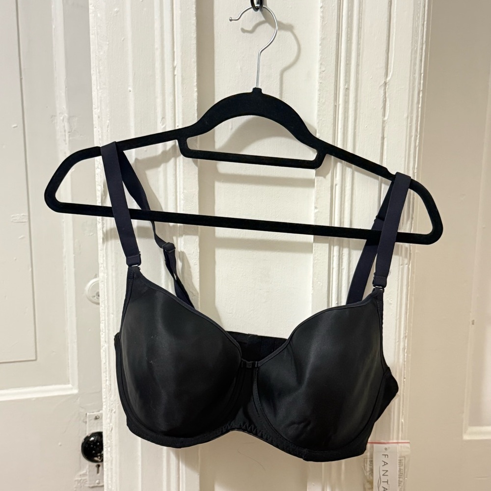 Black Smoothing Bra Underwire Full-Coverage Bra - NWT